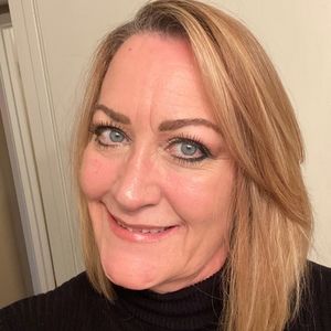 Meet your Posher, Elaine